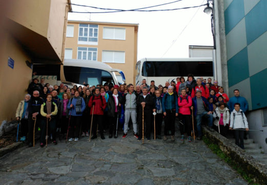 Un total de 93 veciños e veciñas de Frades percorren a quinta etapa do tramo galego do Camiño de Santiago: Palas de Rei – Arzúa